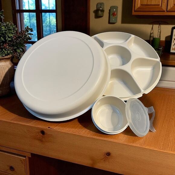 Vintage Tupperware Serving Center Divided Veggie Snack Dip Lid Almond 1665 1667 - Picture 1 of 10